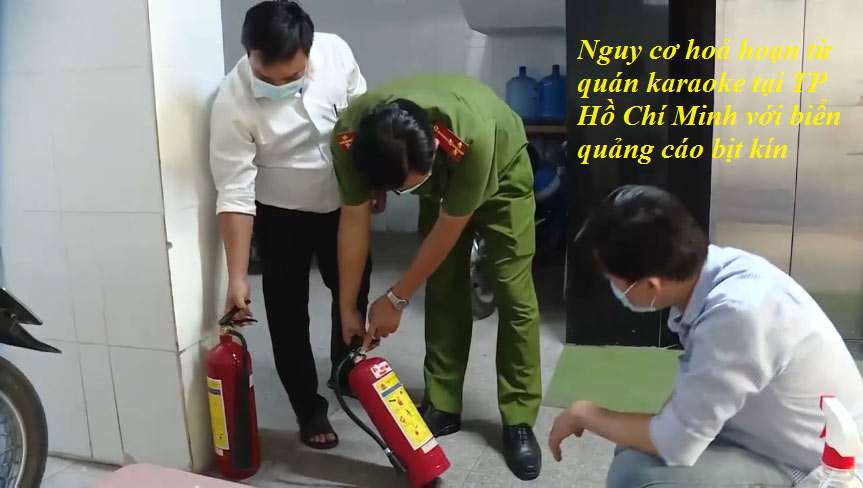 Nguy cơ hoả hoạn từ quán karaoke tại TP Hồ Chí Minh với biển quảng cáo bịt kín