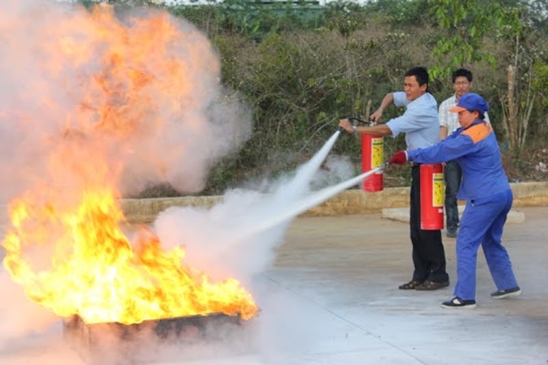 Trước khi sử dụng, cần kiểm tra chốt niêm phong còn nguyên hay đã bị tháo