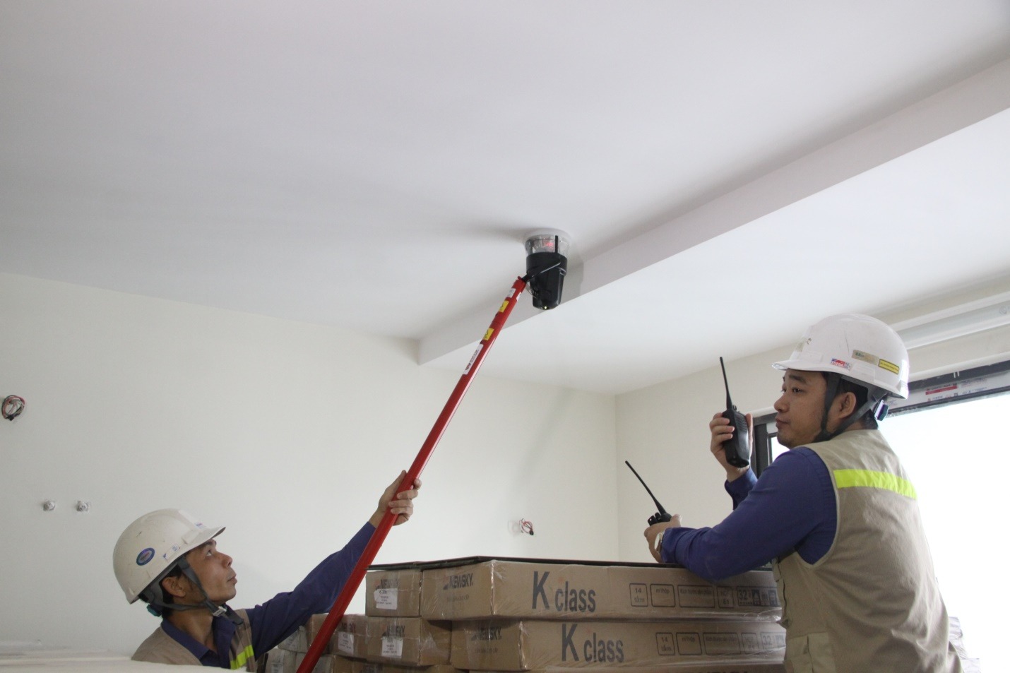 Việc trang bị thiết bị báo cháy GST giúp đảm bảo an toàn cho công trình và con người