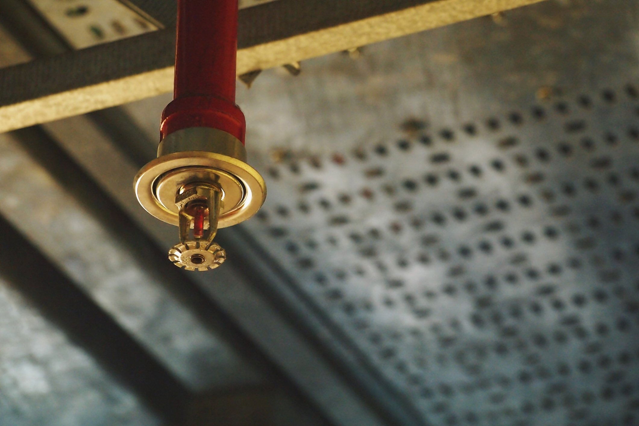 Đầu phun Sprinkler hoạt động khi nhiệt độ tại khu vực cháy tăng cao vượt mức cho phép Đầu phun Sprinkler hoạt động khi nhiệt độ tại khu vực cháy tăng cao vượt mức cho phép