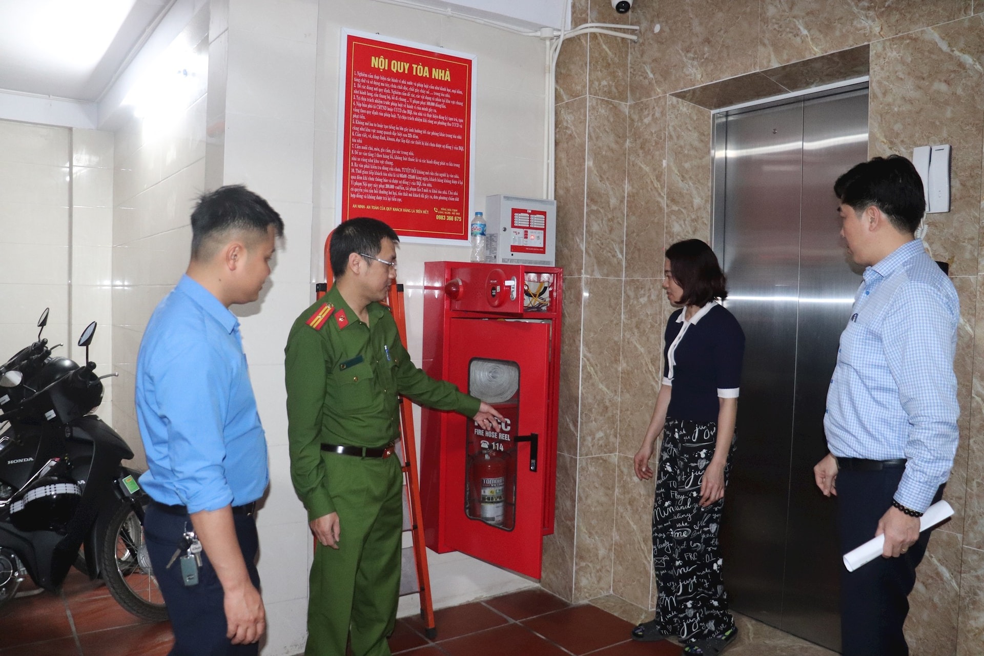 Tủ chữa cháy giúp bảo vệ và giữ thiết bị luôn trong trạng thái hoạt động tốt nhất khi cần Tủ chữa cháy giúp bảo vệ và giữ thiết bị luôn trong trạng thái hoạt động tốt nhất khi cần