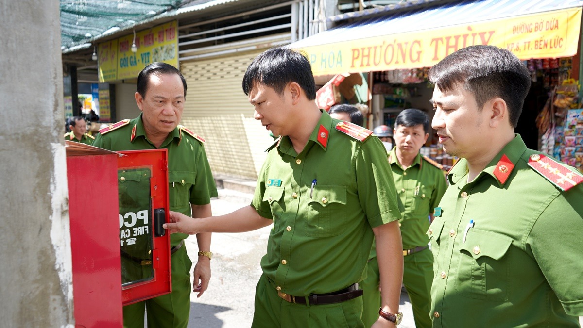 Tủ chữa cháy đóng vai trò quan trọng trong việc bảo vệ an toàn thiết bị chữa cháy. Tủ chữa cháy đóng vai trò quan trọng trong việc bảo vệ an toàn thiết bị chữa cháy.