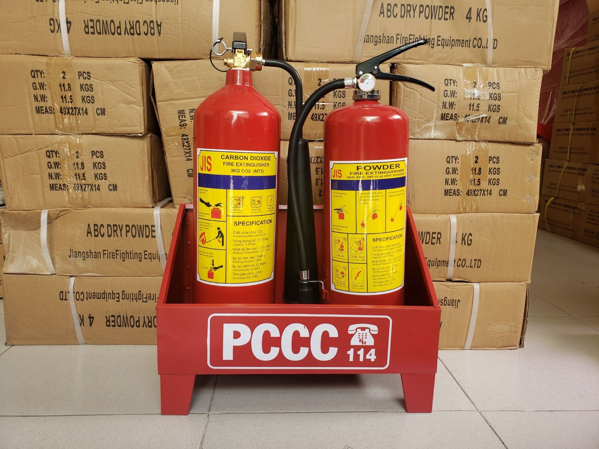 Kệ đôi đựng bình cứu hoả là giải pháp lưu trữ an toàn cho nhiều loại bình cứu hỏa