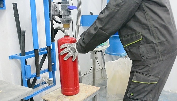 Nhiều người sau khi sử dụng bình chữa cháy thường bỏ qua khâu bảo trì cần thiết