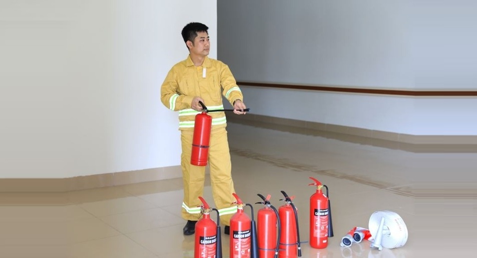 Nhiều người mua bình chữa cháy nhưng lại không được thực hành kỹ năng sử dụng đúng