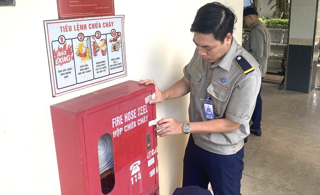 Kệ đơn bình chữa cháy được sử dụng phổ biến trong nhiều công trình và nhà xưởng