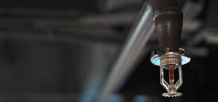 Đầu phun chữa cháy Sprinkler là thiết bị tự động phản ứng khi phát hiện nhiệt độ cao do cháy