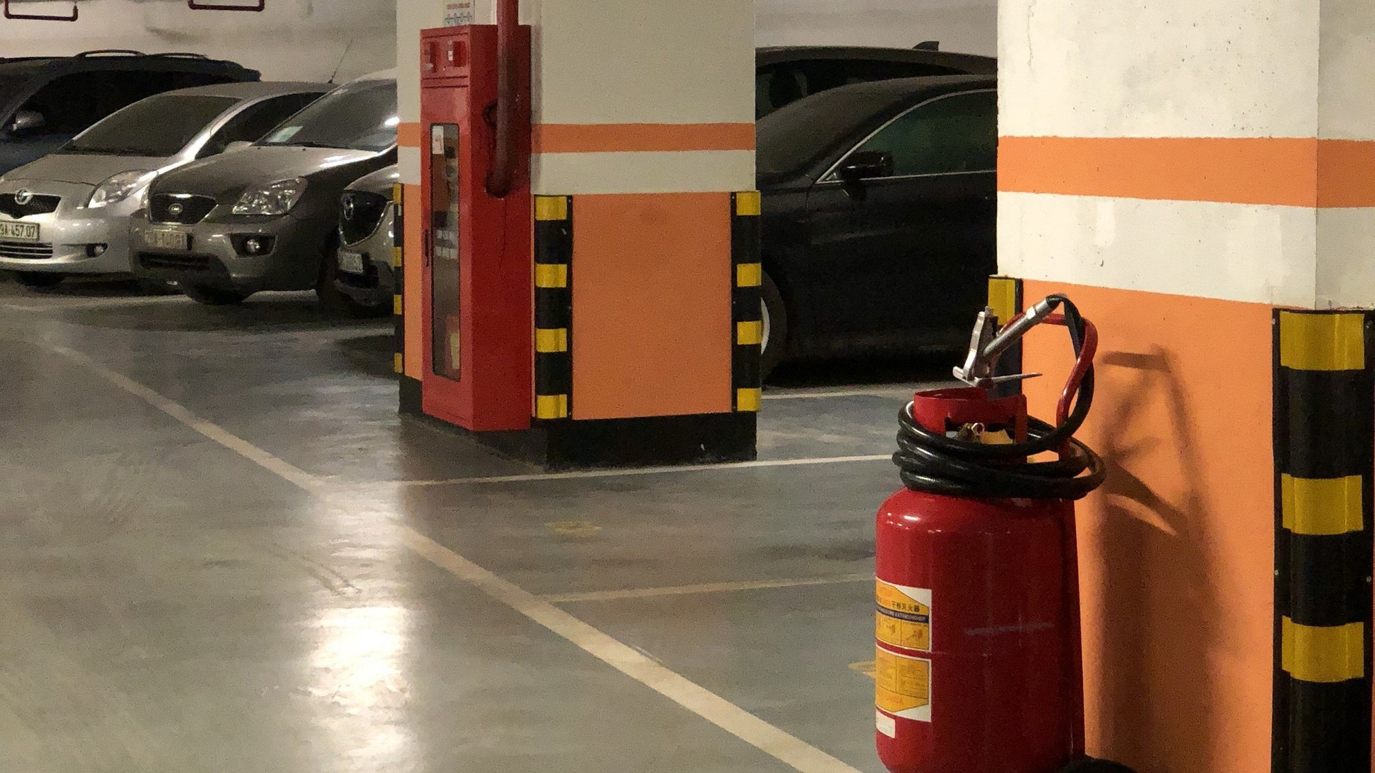 Ưu tiên chọn tủ phù hợp không gian mà vẫn dễ thao tác, mở tủ.