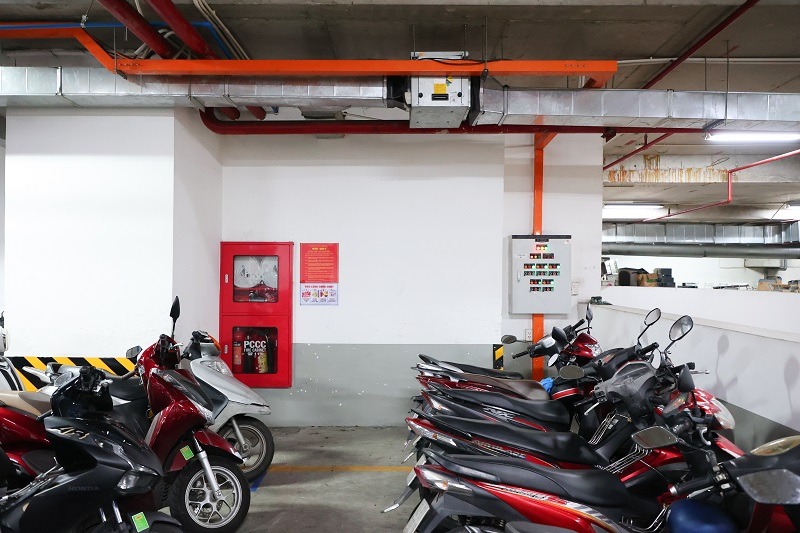 Màu sắc nổi bật giúp người dùng dễ dàng phát hiện trong tình huống khẩn cấp.