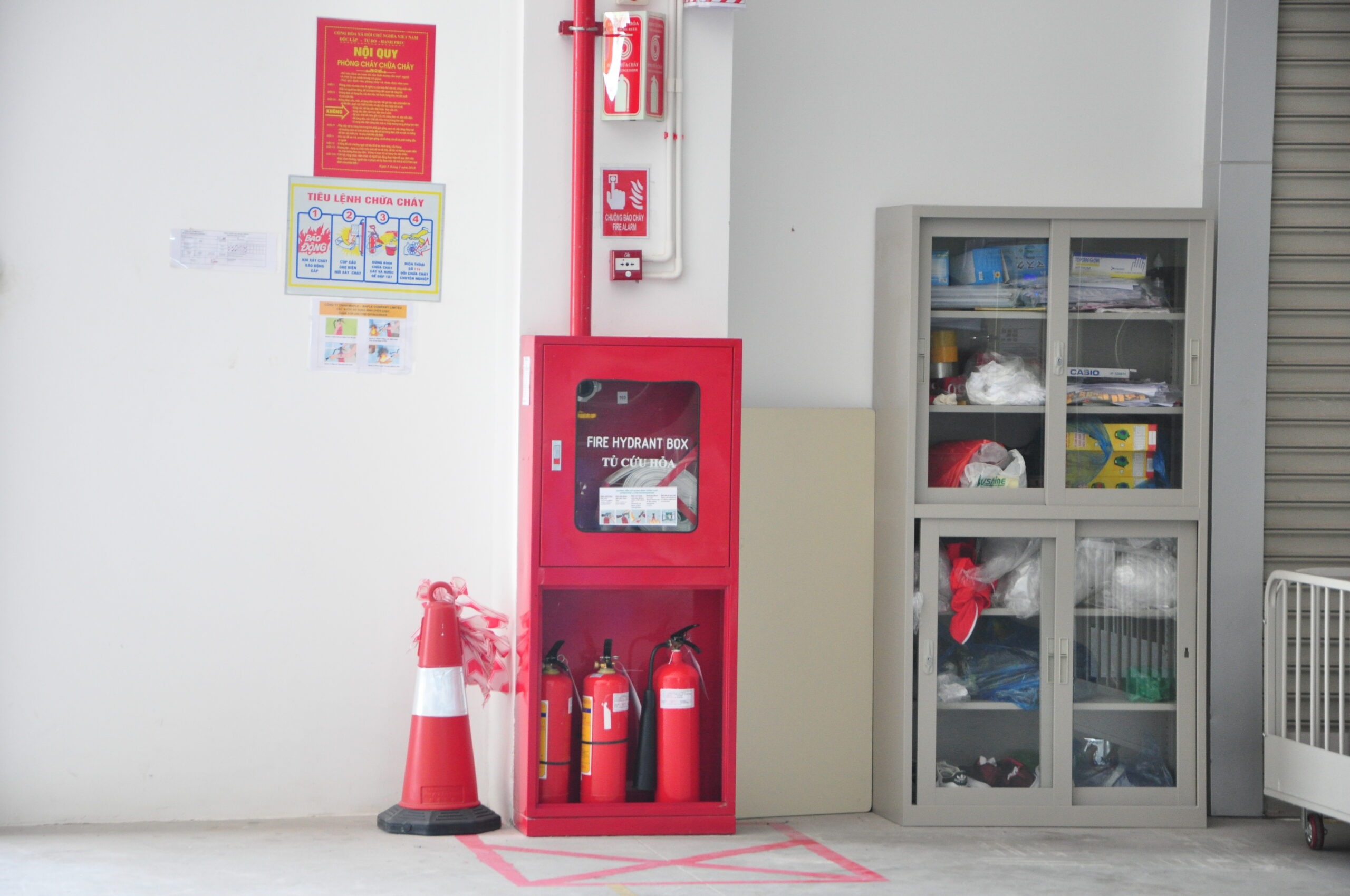 Kệ để bình cứu hỏa là thiết bị hỗ trợ đắc lực trong việc lưu trữ bình cứu hỏa đúng cách