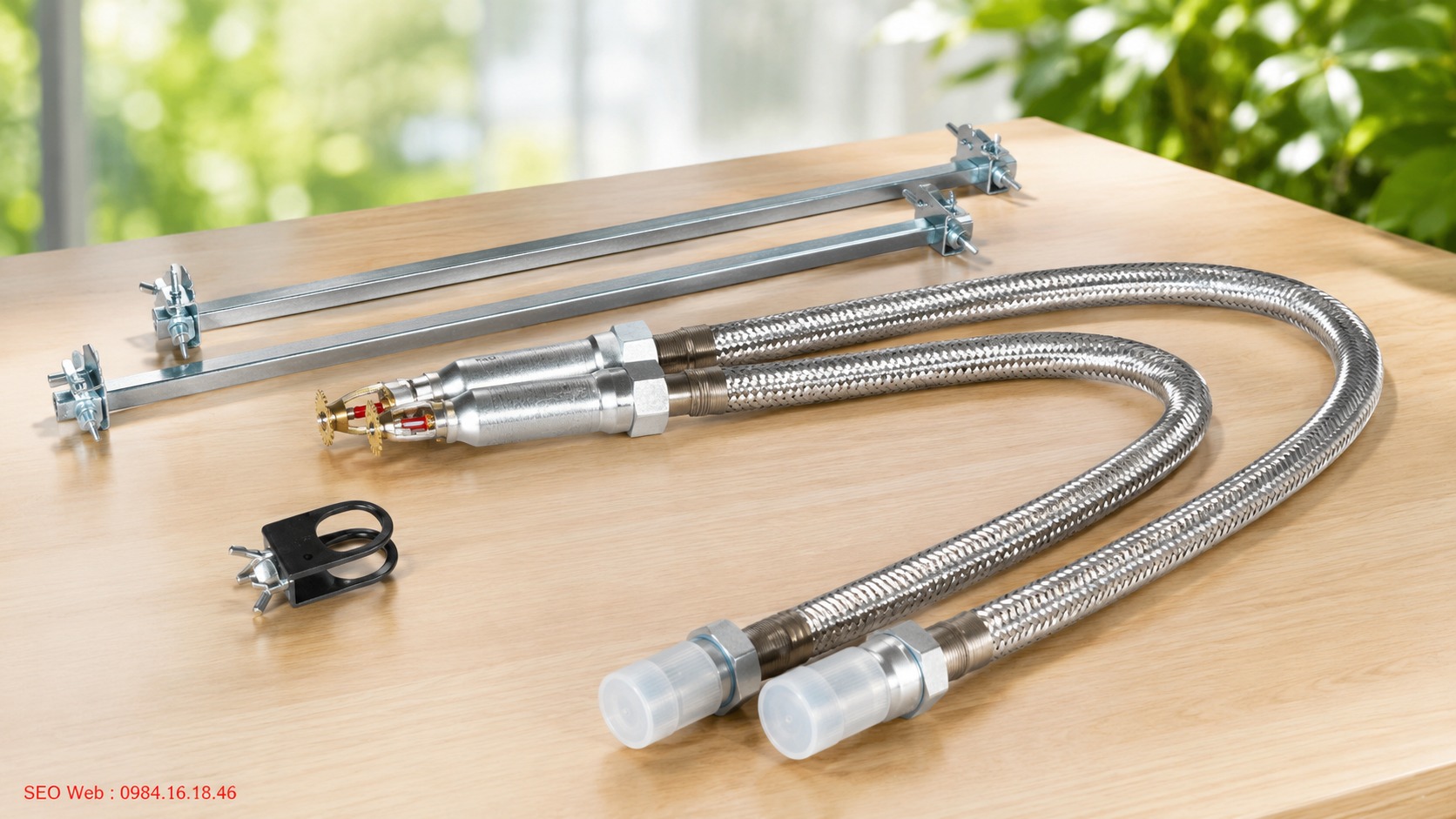 Chất liệu inox bền bỉ giúp tăng khả năng chịu lực và chống ăn mòn