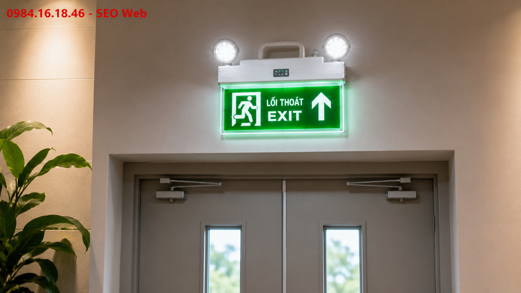 Đèn Exit mũi tên chỉ hướng giúp xác định lối thoát tại nhiều ngã rẽ