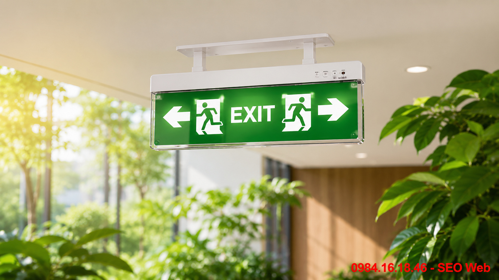 Đèn Exit treo trần tăng khả năng quan sát trong không gian rộng và cao